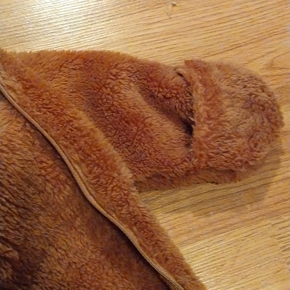 Carter's Fuzzy Bear Suit 9m - Picture 4 of 7